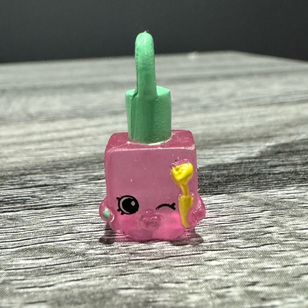 Shopkins | Charms: Polly Polish (5-107) - Mini Collectible Figure